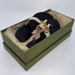 Gucci WOMEN'S THONG SANDAL WITH DOUBLE G